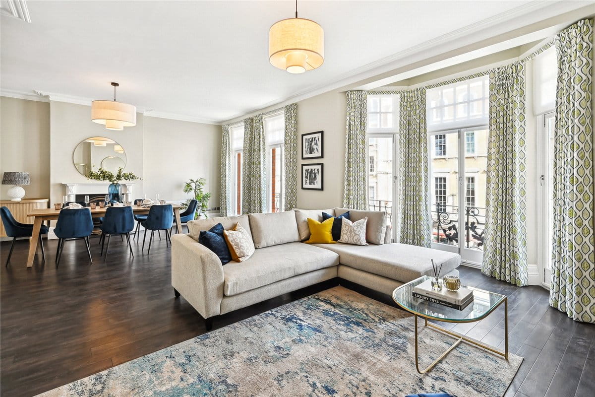 4 bedroom flat, Gloucester Road, South Kensington SW7 - Available