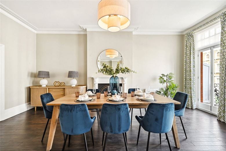 4 bedroom flat, Gloucester Road, South Kensington SW7 - Available