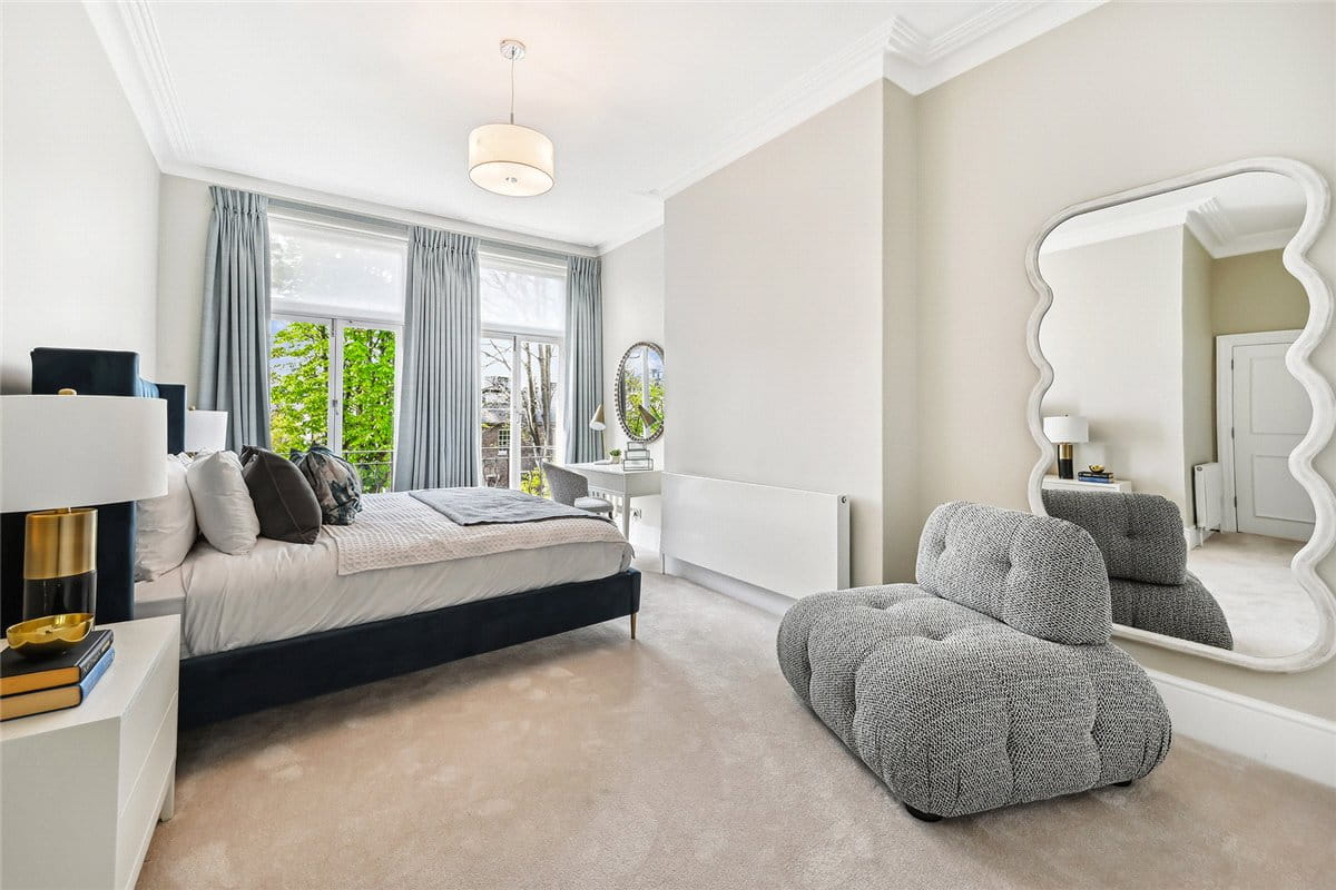 4 bedroom flat, Gloucester Road, South Kensington SW7 - Available