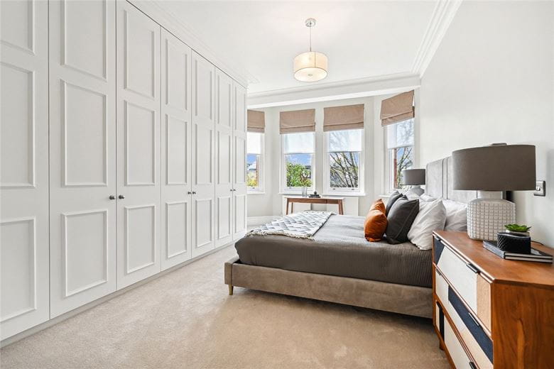 4 bedroom flat, Gloucester Road, South Kensington SW7 - Available
