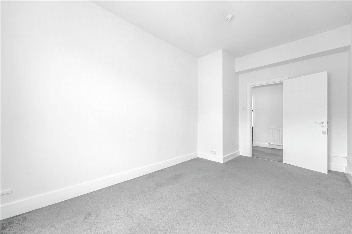 2 bedroom flat, Upper Addison Gardens, Holland Park W14 - Let Agreed
