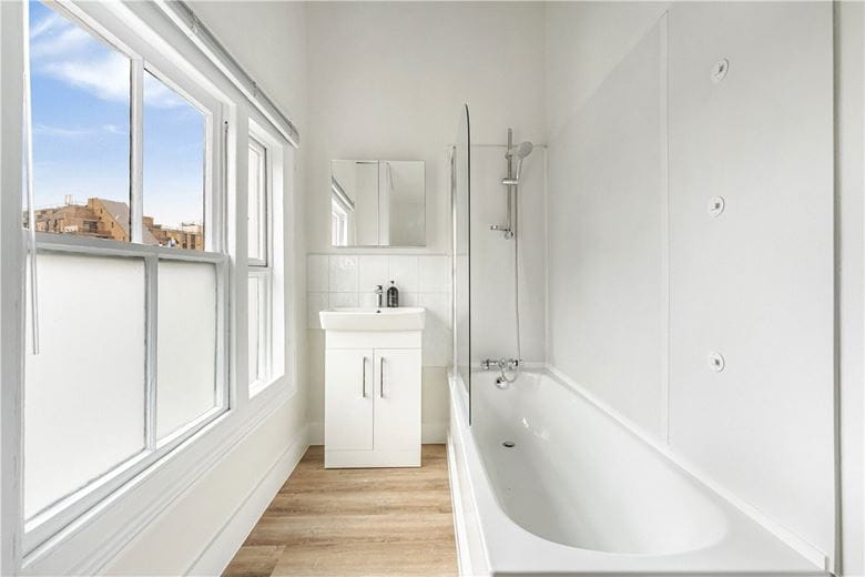 2 bedroom flat, Upper Addison Gardens, Holland Park W14 - Let Agreed