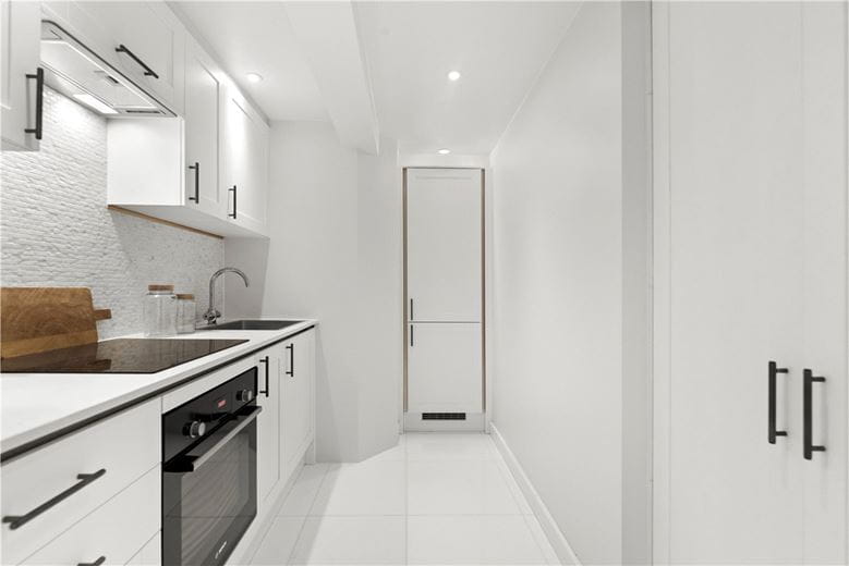 2 bedroom flat, Cadogan Square, Knightsbridge SW1X - Available