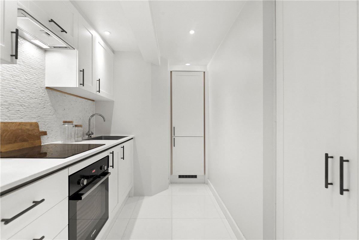 2 bedroom flat, Cadogan Square, Knightsbridge SW1X - Available