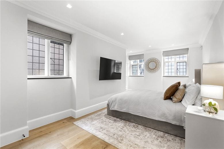 2 bedroom flat, Cadogan Square, Knightsbridge SW1X - Available