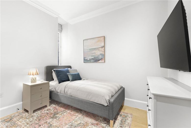 2 bedroom flat, Cadogan Square, Knightsbridge SW1X - Available