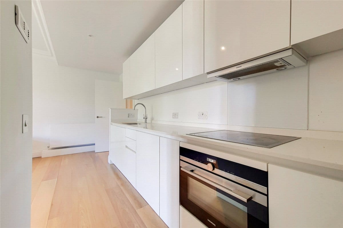 1 bedroom flat, Egerton Gardens Mews, Knightsbridge SW3 - Available