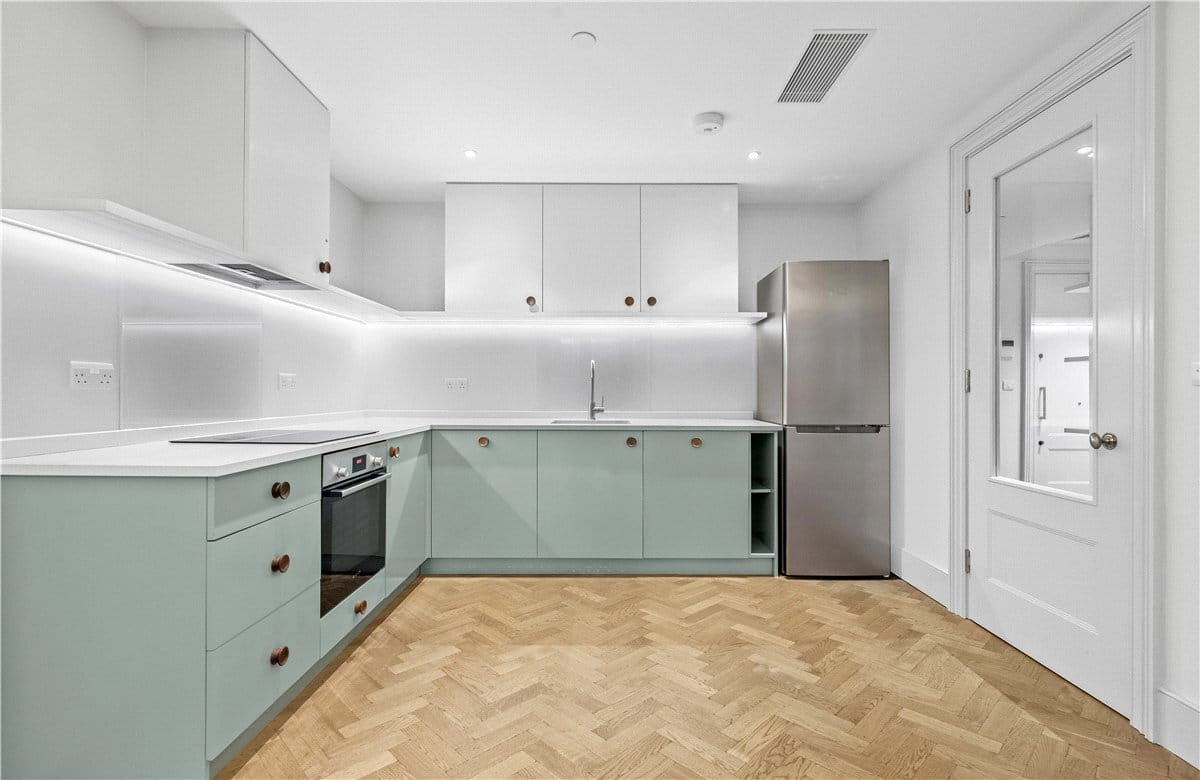 1 bedroom flat, Latimer Road, North Kensington W10 - Available