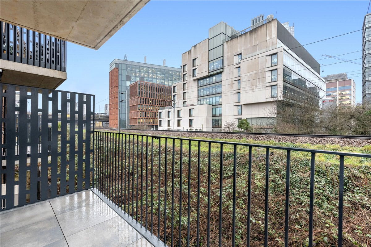 1 bedroom flat, Latimer Road, North Kensington W10 - Available