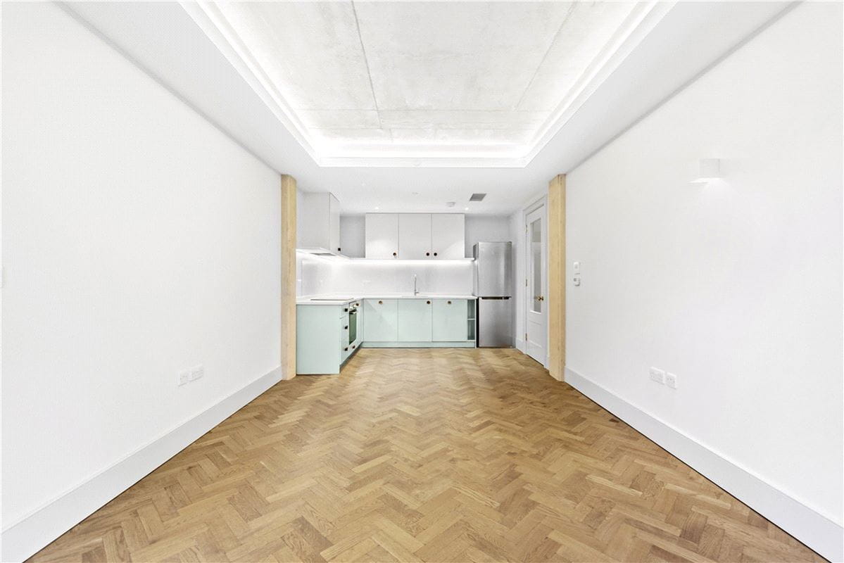 1 bedroom flat, Latimer Road, North Kensington W10 - Available