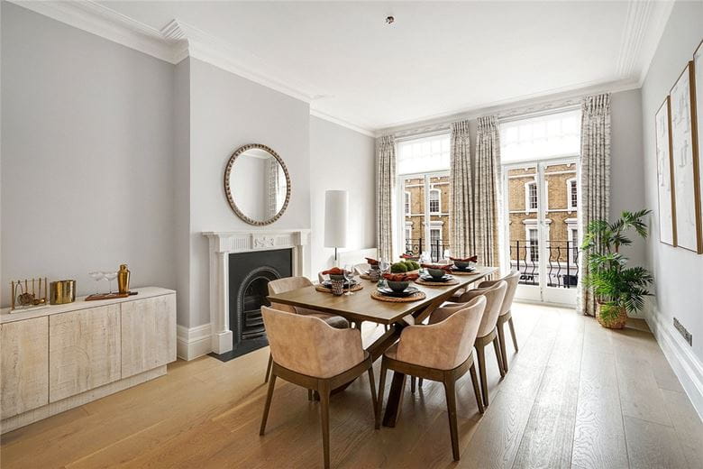 4 bedroom flat, Gloucester Road, South Kensington SW7 - Available