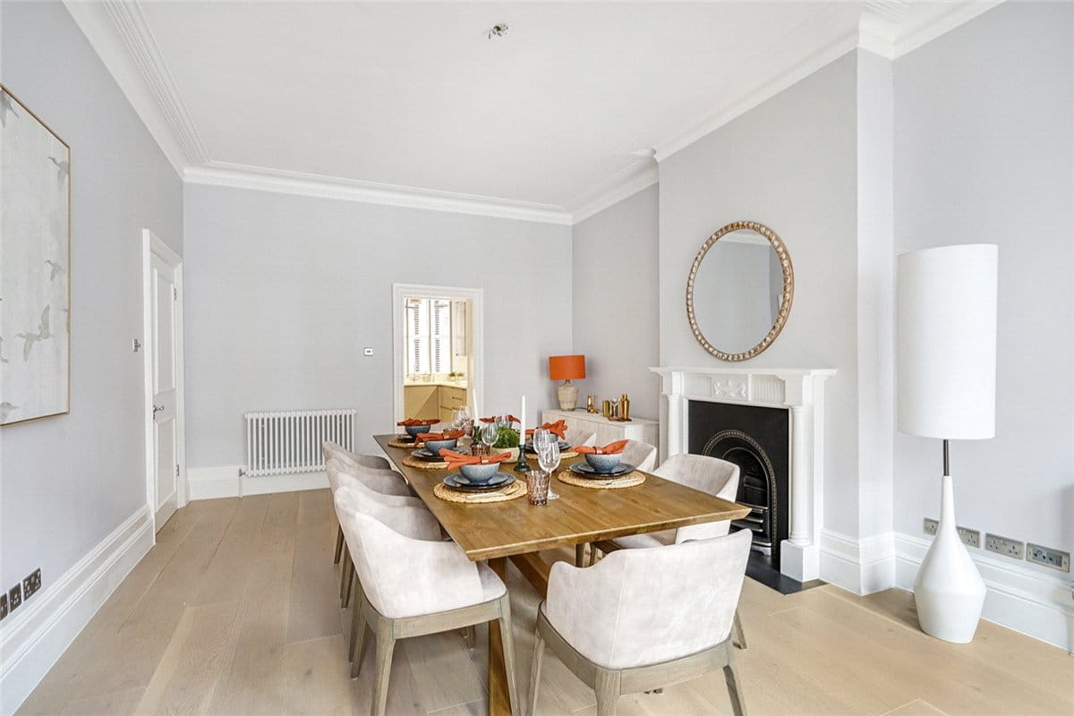 4 bedroom flat, Gloucester Road, South Kensington SW7 - Available