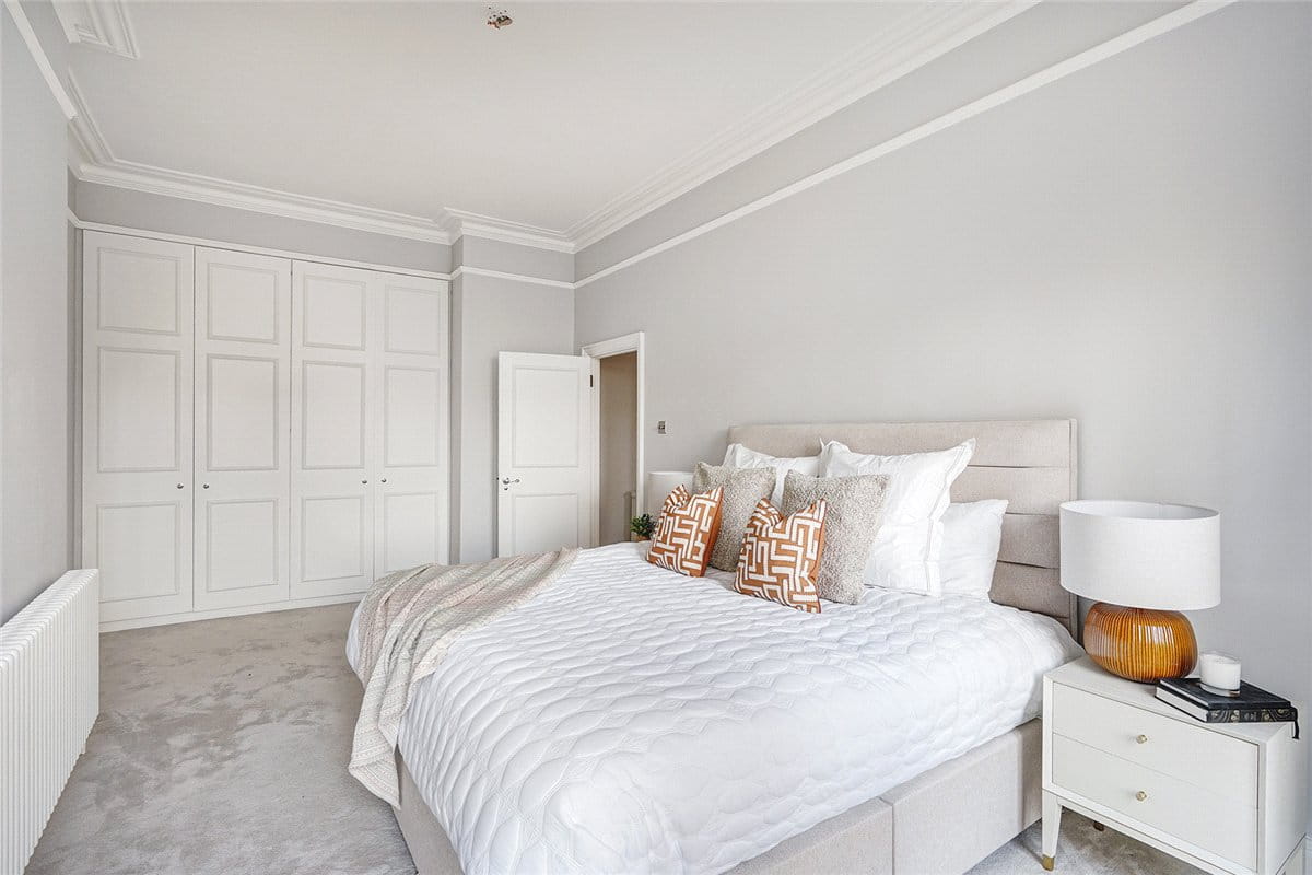 4 bedroom flat, Gloucester Road, South Kensington SW7 - Available