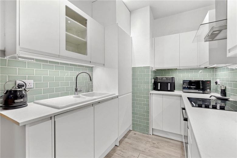  bedroom flat, Westbourne Terrace, Paddington W2 - Available