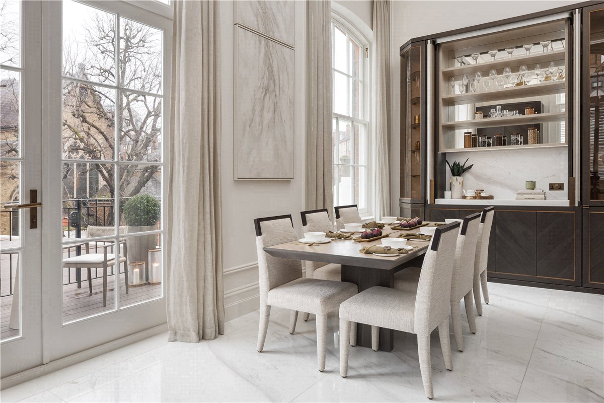 7 bedroom flat, Pont Street, Knightsbridge SW1X - Available