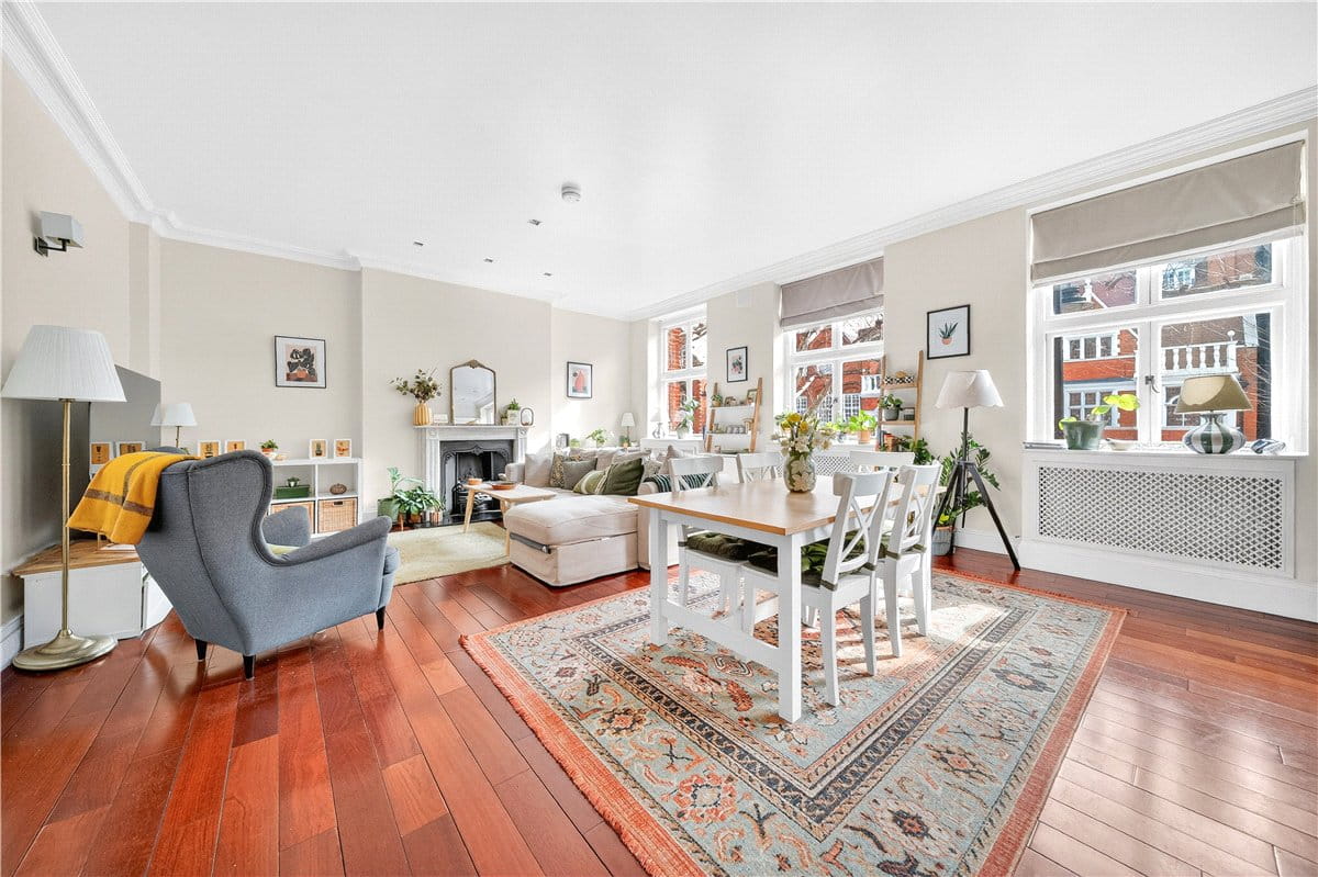 2 bedroom flat, Harrington Gardens, London SW7 - Available