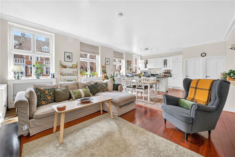 2 bedroom flat, Harrington Gardens, London SW7 - Available