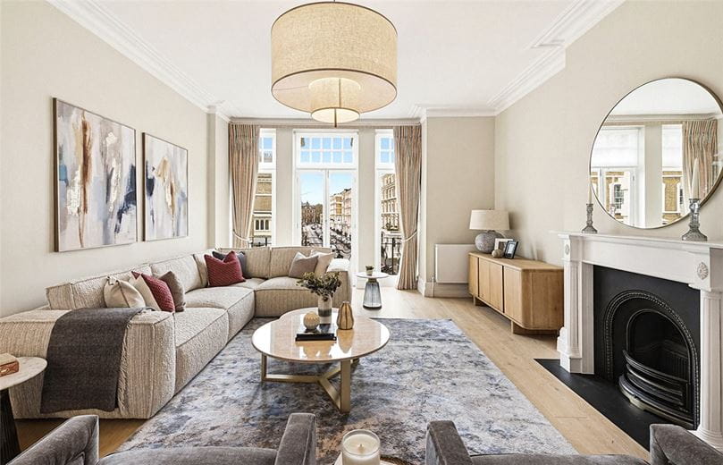 4 bedroom flat, Gloucester Road, South Kensington SW7 - Available