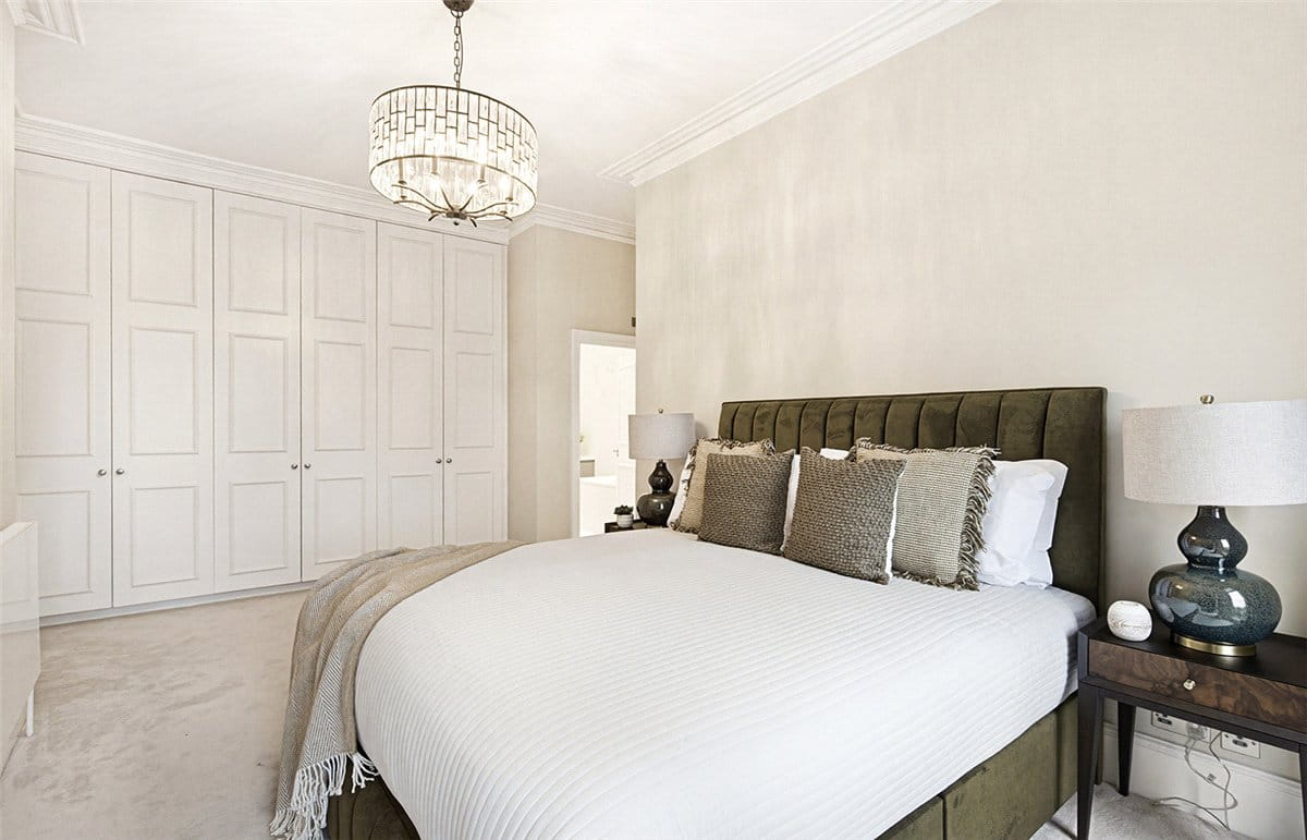 4 bedroom flat, Gloucester Road, South Kensington SW7 - Available
