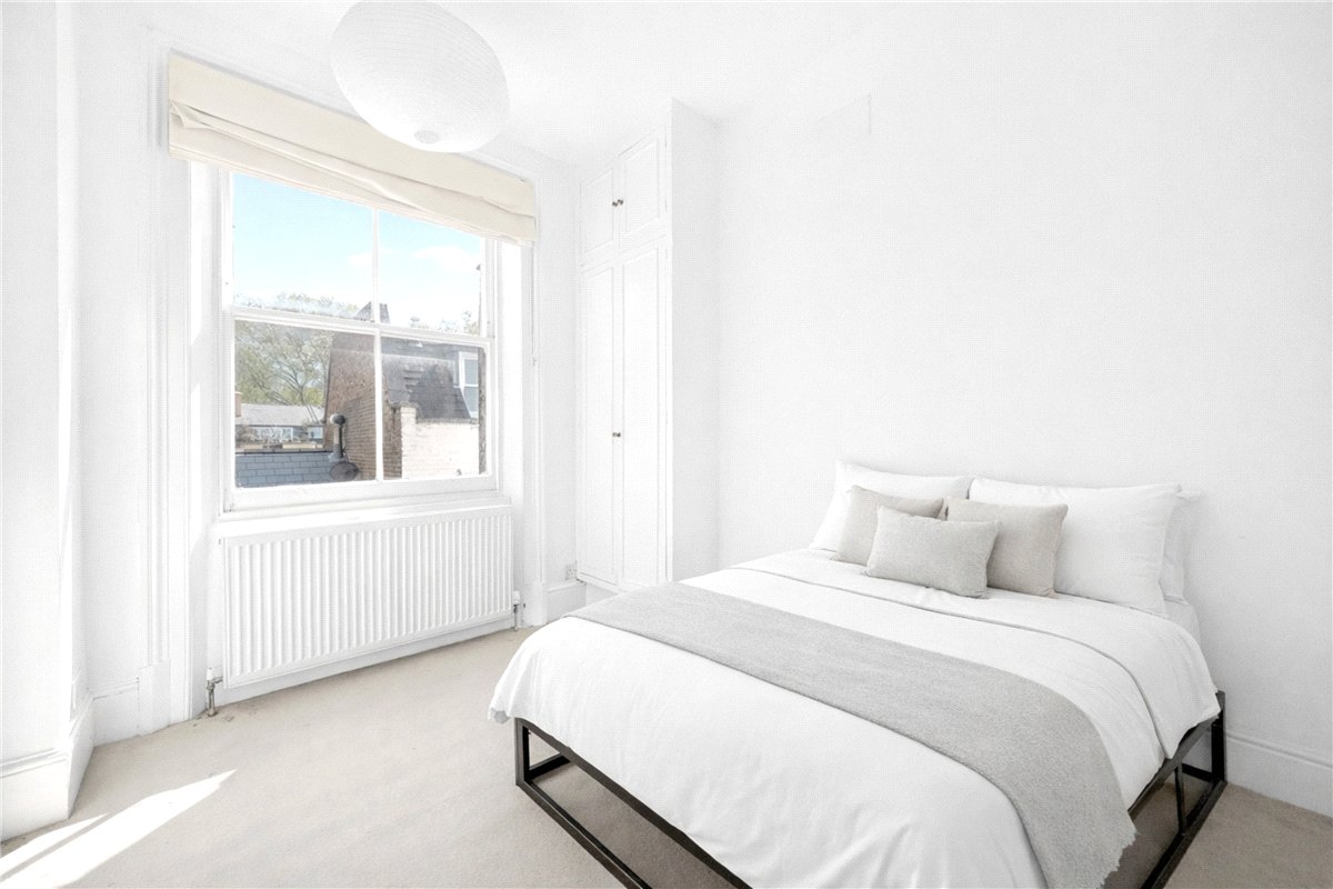 2 bedroom flat, Ladbroke Road, Holland Park W11 - Available