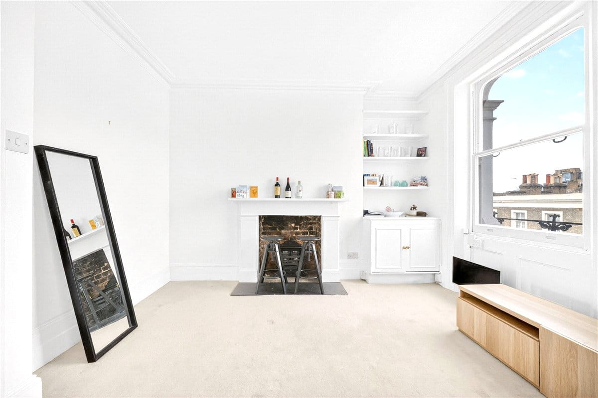 2 bedroom flat, Ladbroke Road, Holland Park W11 - Available