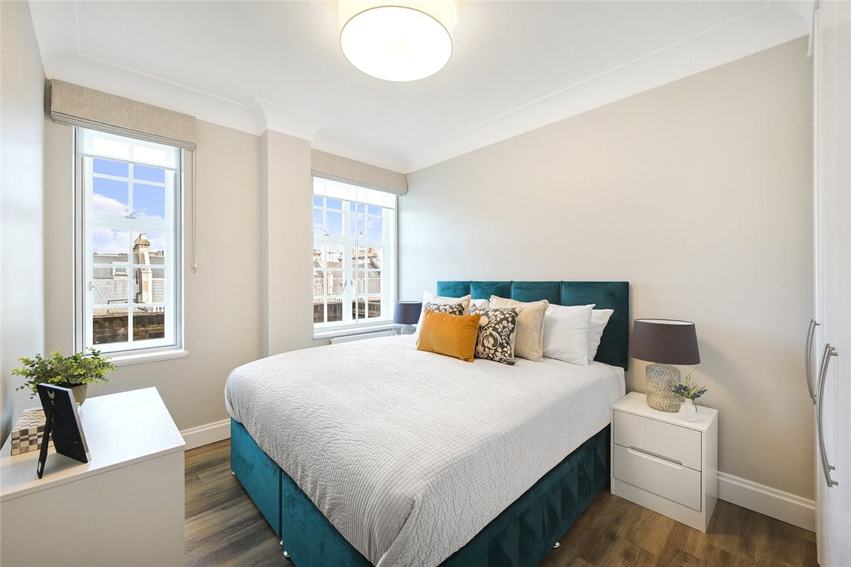 2 bedroom flat, Stafford Court, Kensington High Street W8 - Available