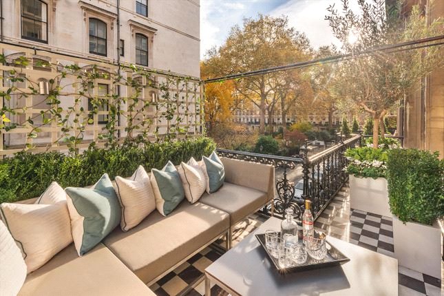 2 bedroom flat, Ennismore Gardens, Knightsbridge SW7 - Available