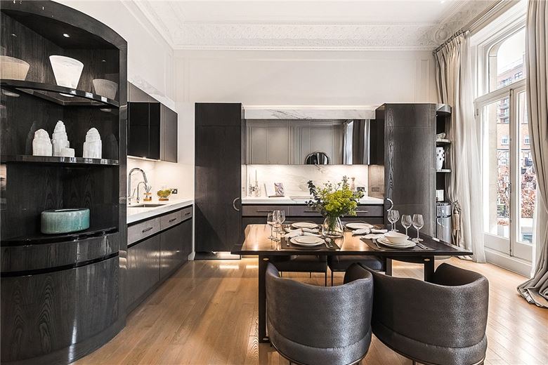 2 bedroom flat, Ennismore Gardens, Knightsbridge SW7 - Available