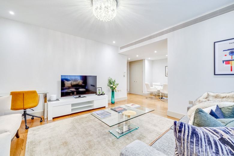 1 bedroom flat, Knightsbridge, Knightsbridge SW7 - Available