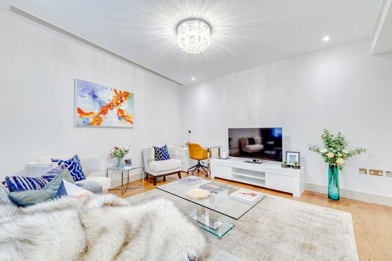 1 bedroom flat, Knightsbridge, Knightsbridge SW7 - Available