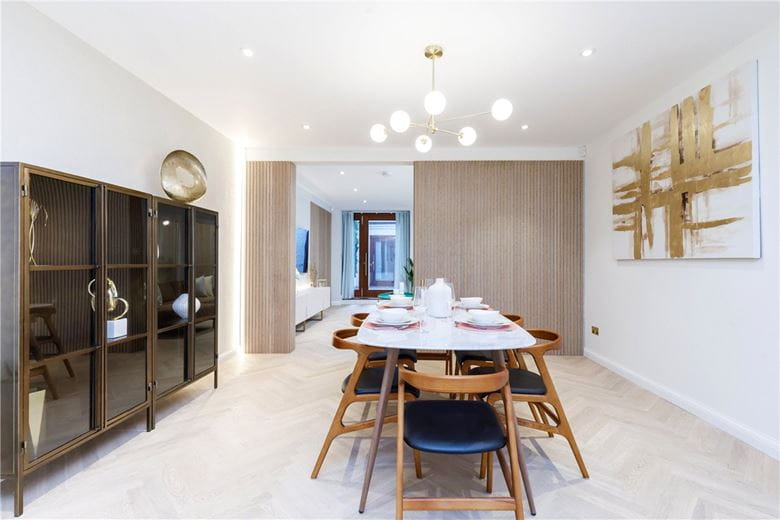 3 bedroom maisonette, Cornwall Gardens, South Kensington SW7 - Available