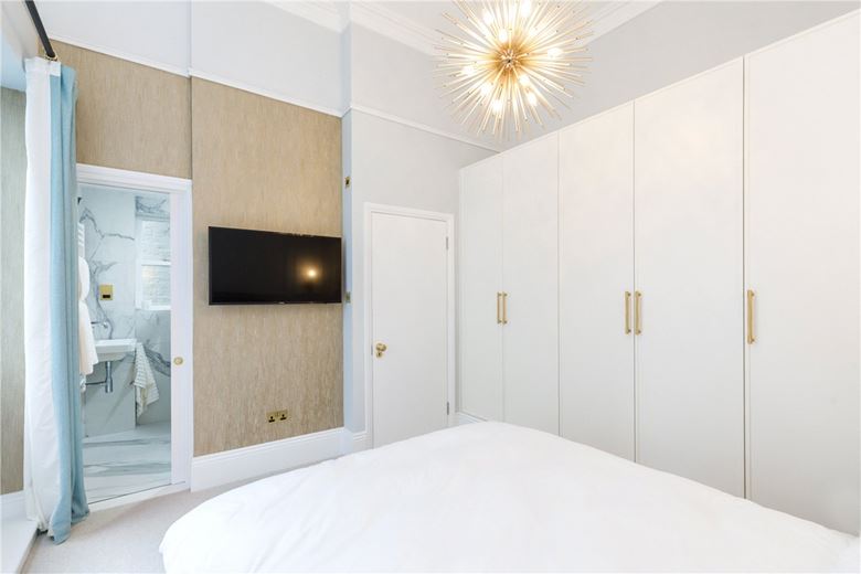 3 bedroom maisonette, Cornwall Gardens, South Kensington SW7 - Available