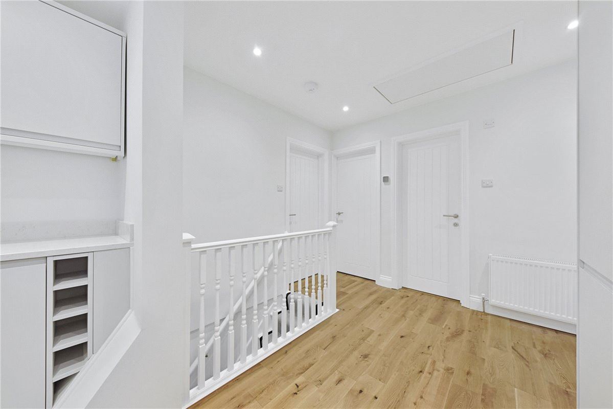 1 bedroom flat, 5 Egerton Terrace, Knightsbridge SW3 - Available