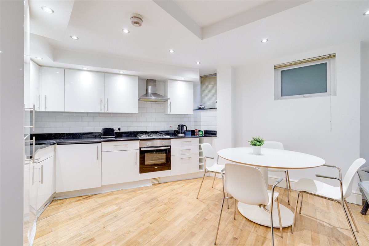 1 bedroom flat, Cremorne Road, Chelsea SW10 - Available