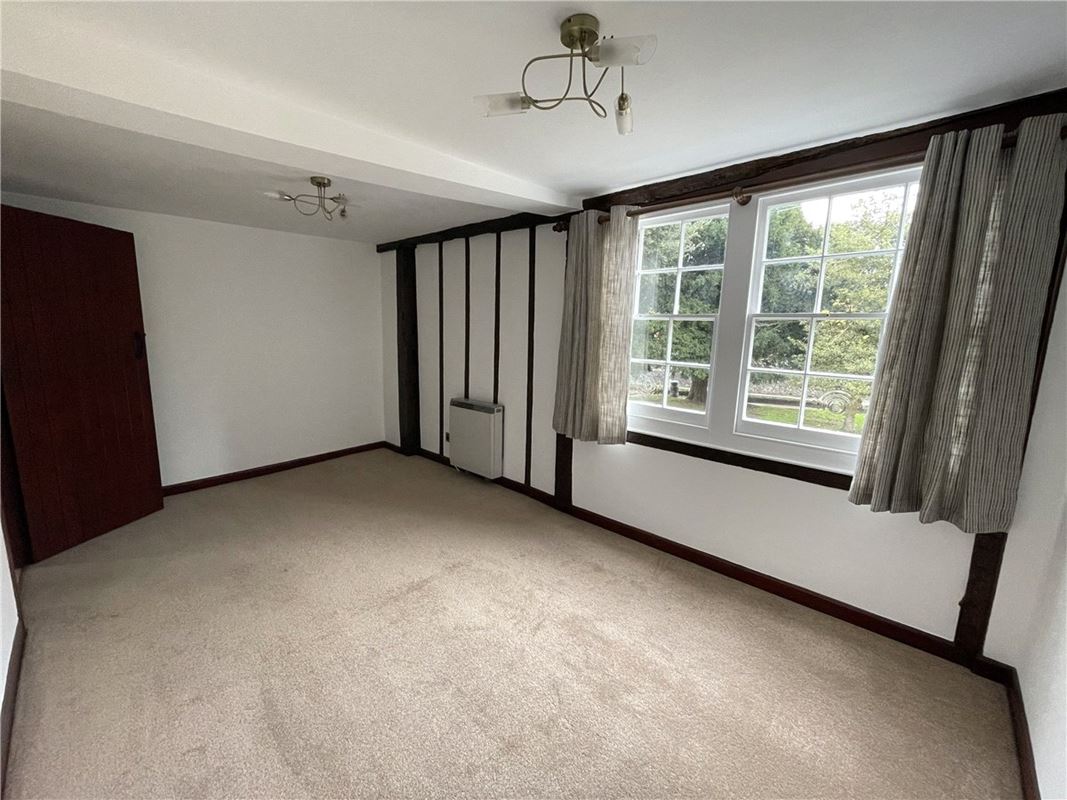 1 bedroom flat, High Street, Marlborough SN8 - Let Agreed