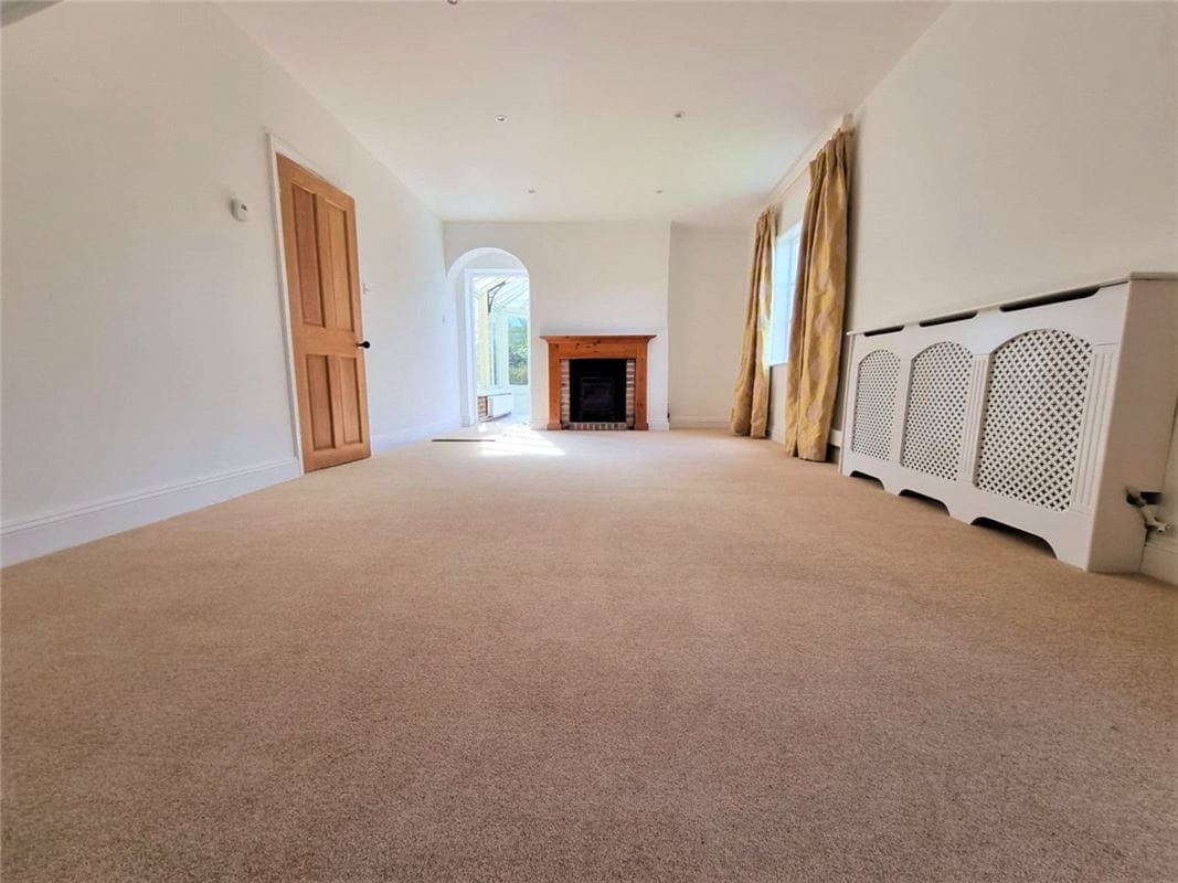 3 bedroom cottage, Harding Farm Cottages, Great Bedwyn SN8 - Let Agreed