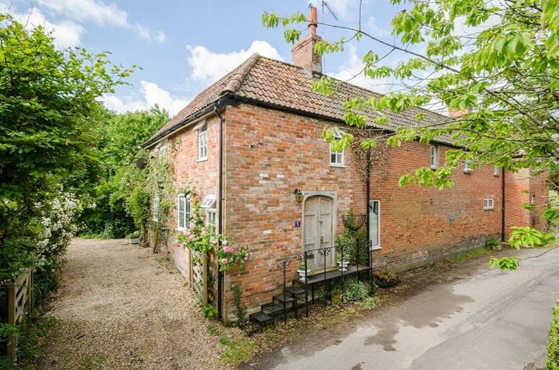 3 bedroom house, Manor Farm Cottages, Etchilhampton SN10
