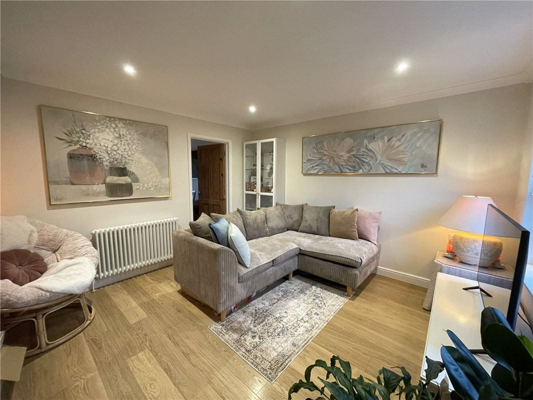 2 bedroom house, Aubrey Close, Marlborough SN8