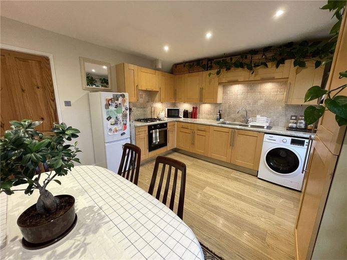 2 bedroom house, Aubrey Close, Marlborough SN8