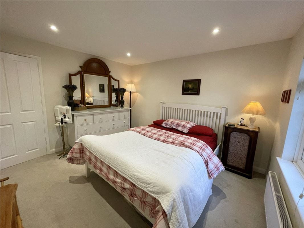 2 bedroom house, Aubrey Close, Marlborough SN8