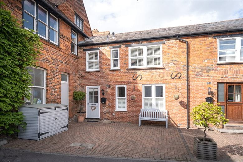 2 bedroom cottage, High Street, Marlborough SN8