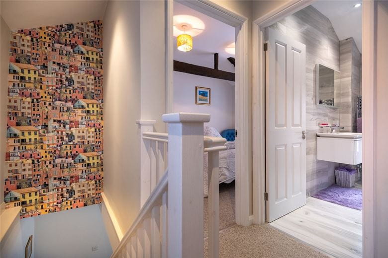 2 bedroom cottage, High Street, Marlborough SN8