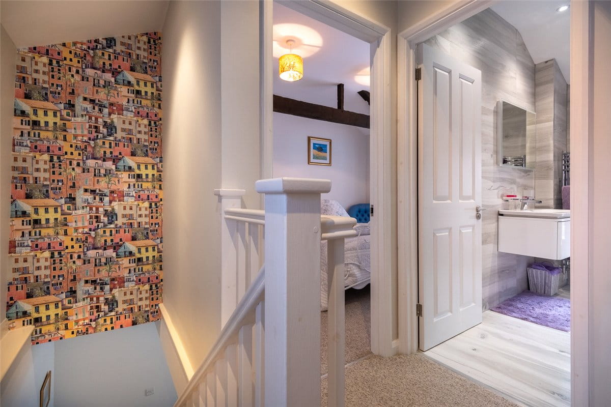 2 bedroom cottage, High Street, Marlborough SN8