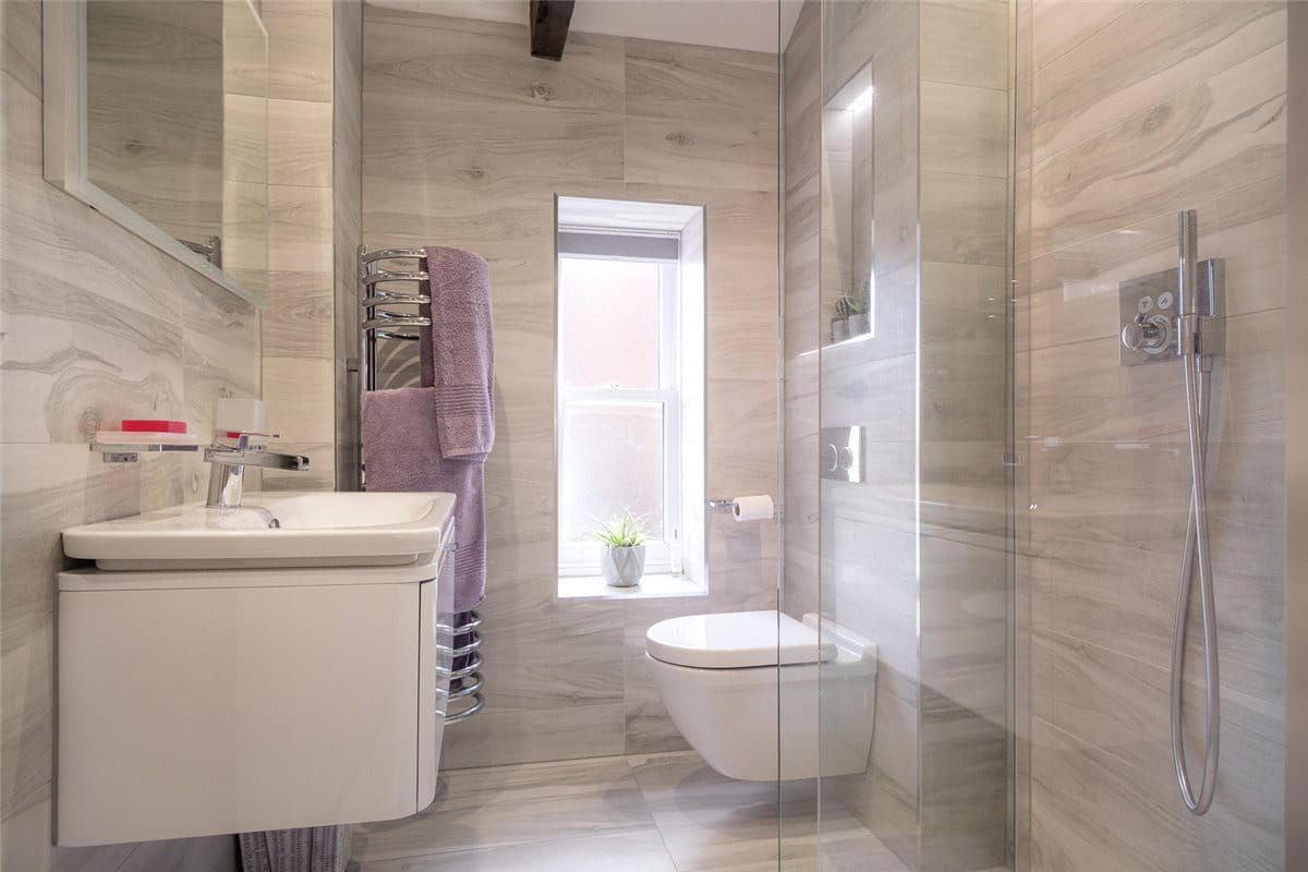 2 bedroom cottage, High Street, Marlborough SN8