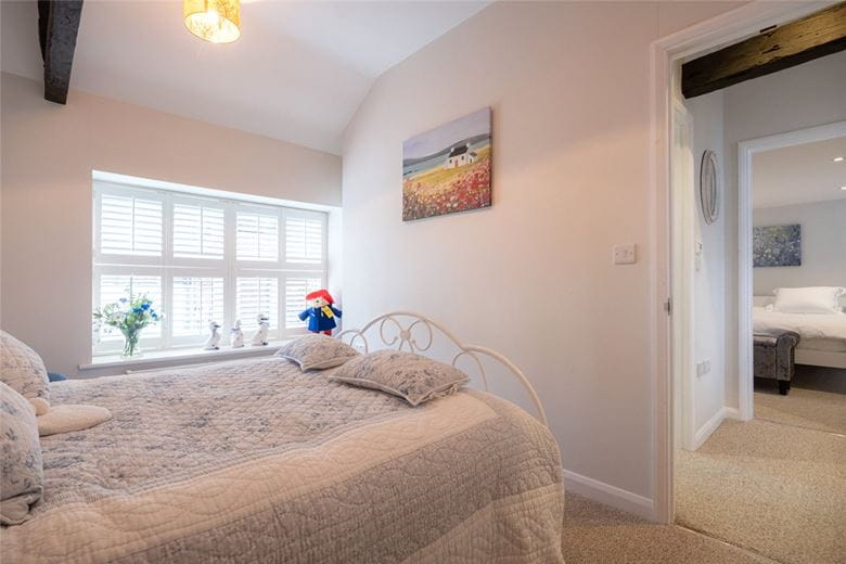 2 bedroom cottage, High Street, Marlborough SN8