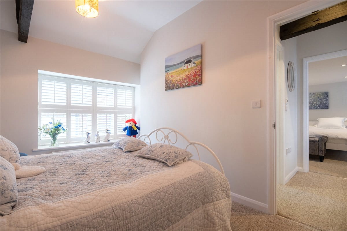 2 bedroom cottage, High Street, Marlborough SN8