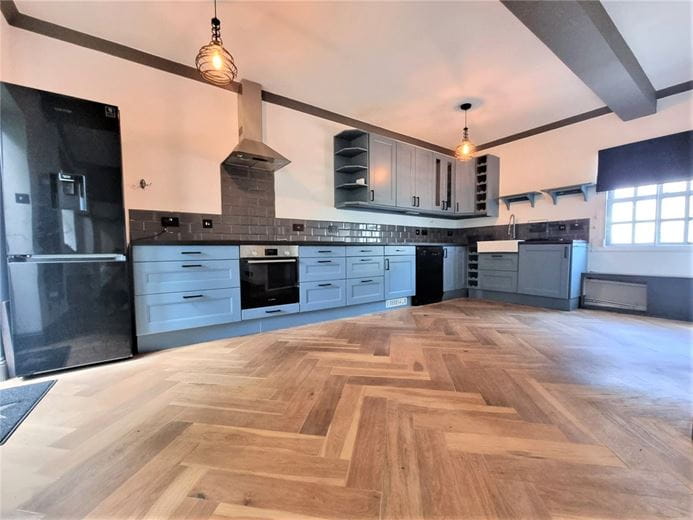 4 bedroom house, Avon Place, River Street SN9 - Let Agreed