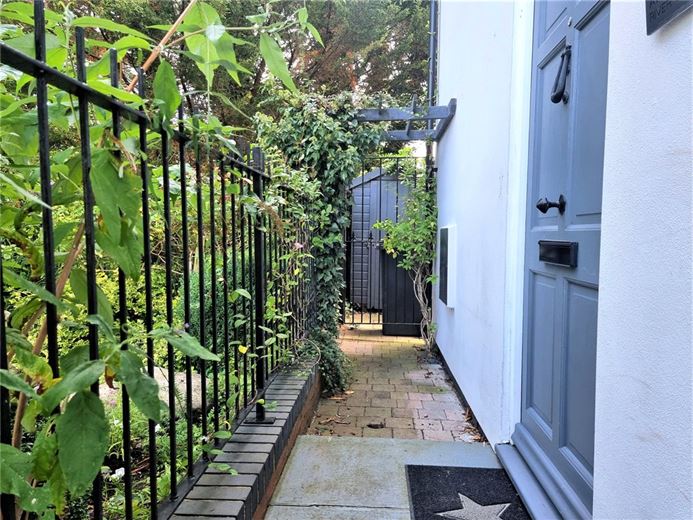 4 bedroom house, Avon Place, River Street SN9 - Let Agreed