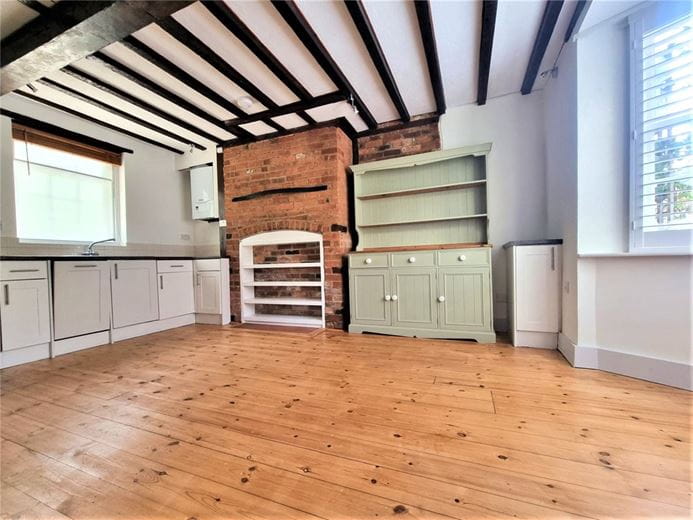 2 bedroom cottage, Angel Yard, High Street SN8