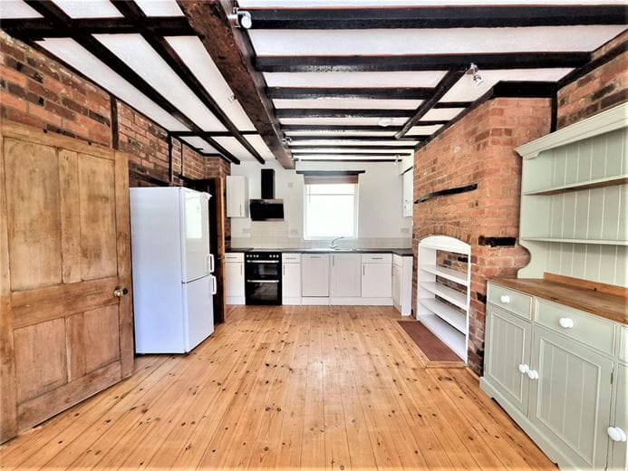 2 bedroom cottage, Angel Yard, High Street SN8
